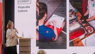 Erklärung von Pizza alla cultura auf der Bühne