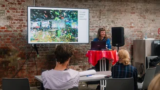 eine Person stellt den Workshop vor