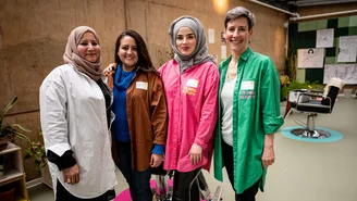 4 women smile into the camera