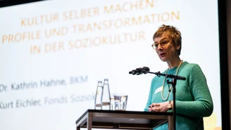 Dr Kathrin Hahne during her welcome speech