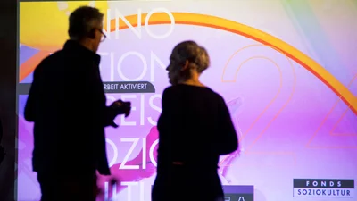 Leinwand mit der Aufschrift Innovationspreis Soziokultur