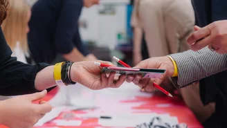Stift, Notizkarten und Programmheft werden an der Anmeldung übergeben