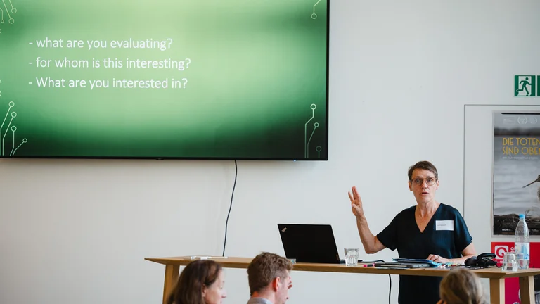 Inez Boogarts währens ihres Impulsvortrages zum Thema Evaluationen